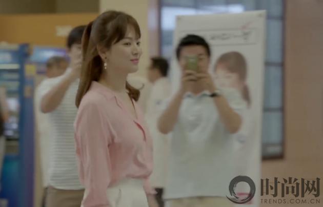 太阳的后裔宋慧乔逆光,宋慧乔同款太阳的后裔蓝色小西装