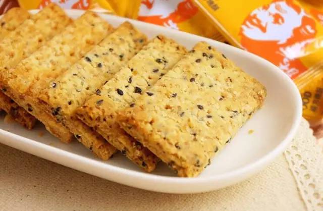 办公室必备的小零食攻略 (办公室零食10大必买攻略)