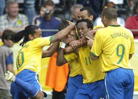 桑巴足球球员,桑巴足球的代表人物是谁