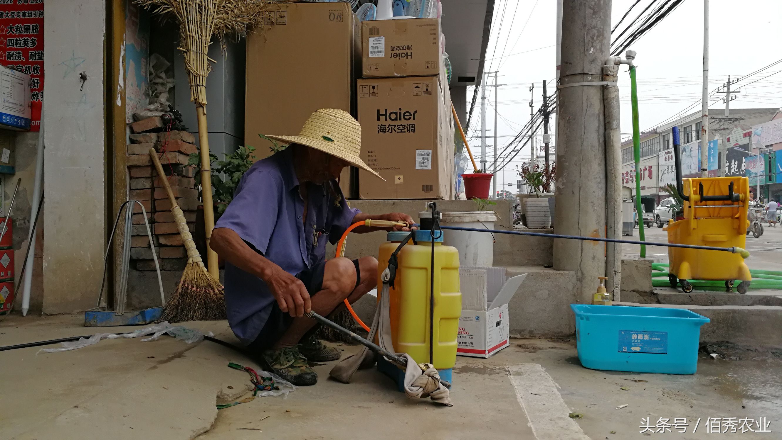 脸红!你在城里享福,父母却在农村做这种事!