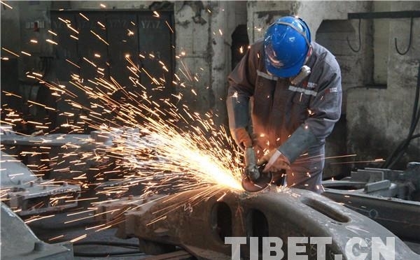 “昔日学霸”变“焊将”，有人说他“拿起焊枪就是个疯子”新闻+