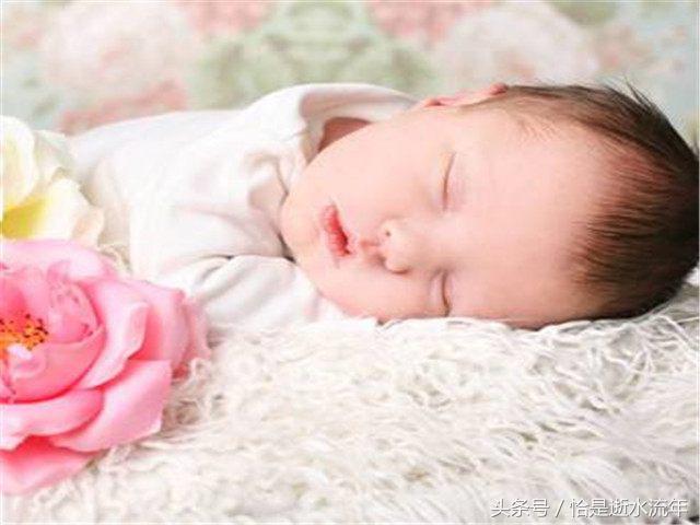 七个月宝宝趴着睡,一岁多宝宝趴着睡