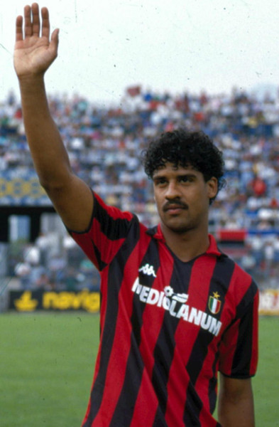 ac米兰荷兰三剑客进球集锦,荷兰三剑客时期的米兰的主教练