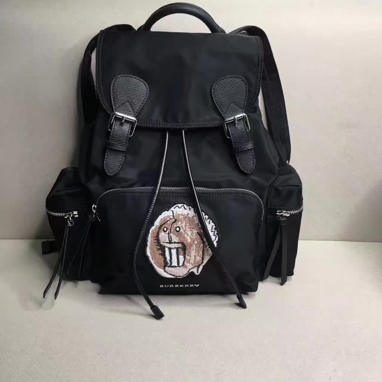 巴宝莉双肩背包经典款过时了吗,巴宝莉双肩包里有madeinchina