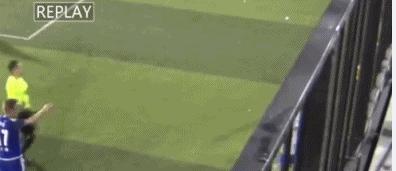 球场*力暴**！上海业余队球员比赛中扇裁判耳光