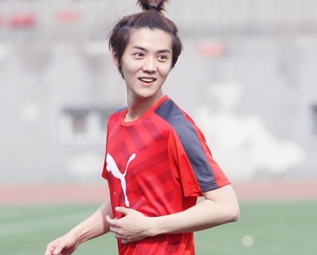 鹿晗选择踢足球,鹿晗说和热巴一起去看足球