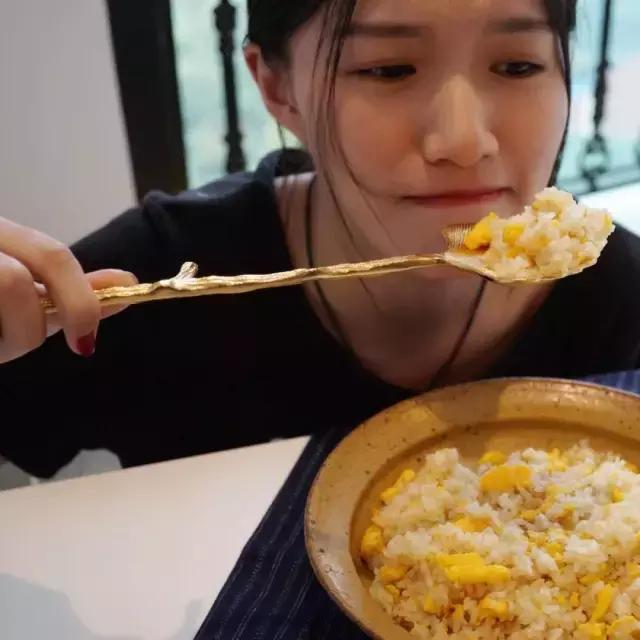 满心欢喜地等了这个快递整整1个月，却在拆开包装的瞬间傻了眼