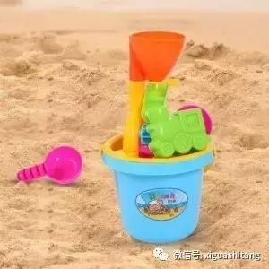 去海边玩一定要记得这些小知识,去海边玩不要把身体埋在沙子里