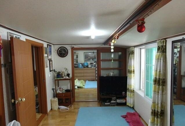 闺蜜远嫁韩国农村,闺蜜嫁到农村见到房子惊呆了