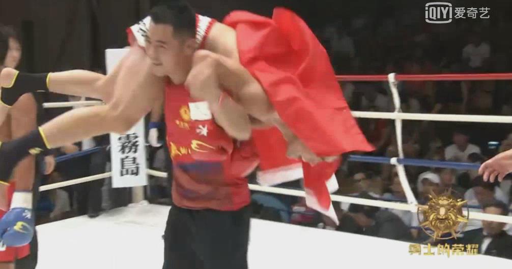 泰拳小侯爷邓泽奇大战勒德斯拉,泰拳小侯爷邓泽奇最血腥的比赛