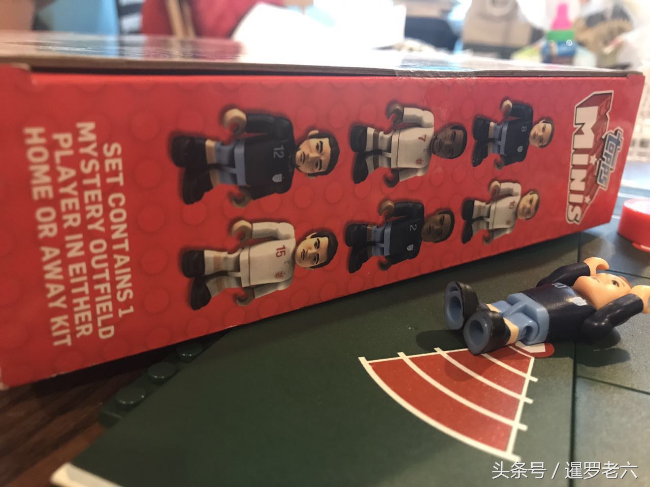 泰国街摊买了盒“死球地带”鲁尼、乔哈特都在！一盒只要20元！