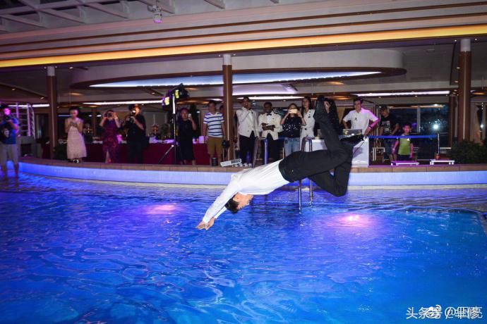 奥运冠军田亮,奥运冠军和超女