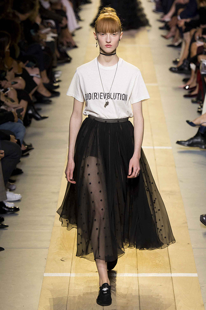 珠宝才是白Tee最佳拍档,路人甲轻松变身街拍客