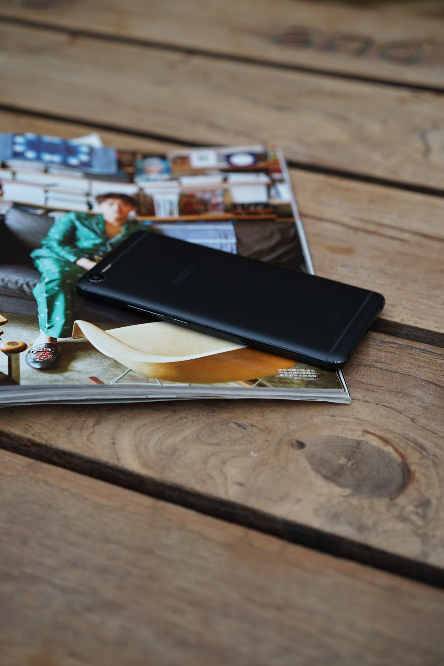 魅蓝e2闪光灯测评,魅蓝E2有什么优点