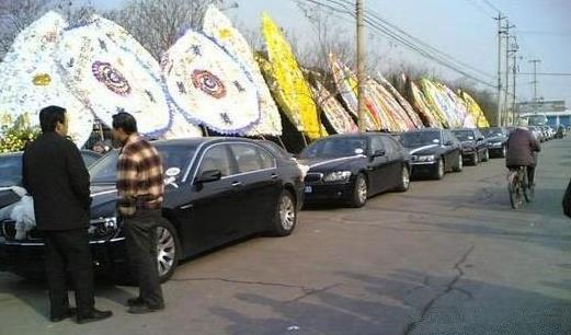 路上遇到出殡车怎么办,路遇出殡车辆能超车吗