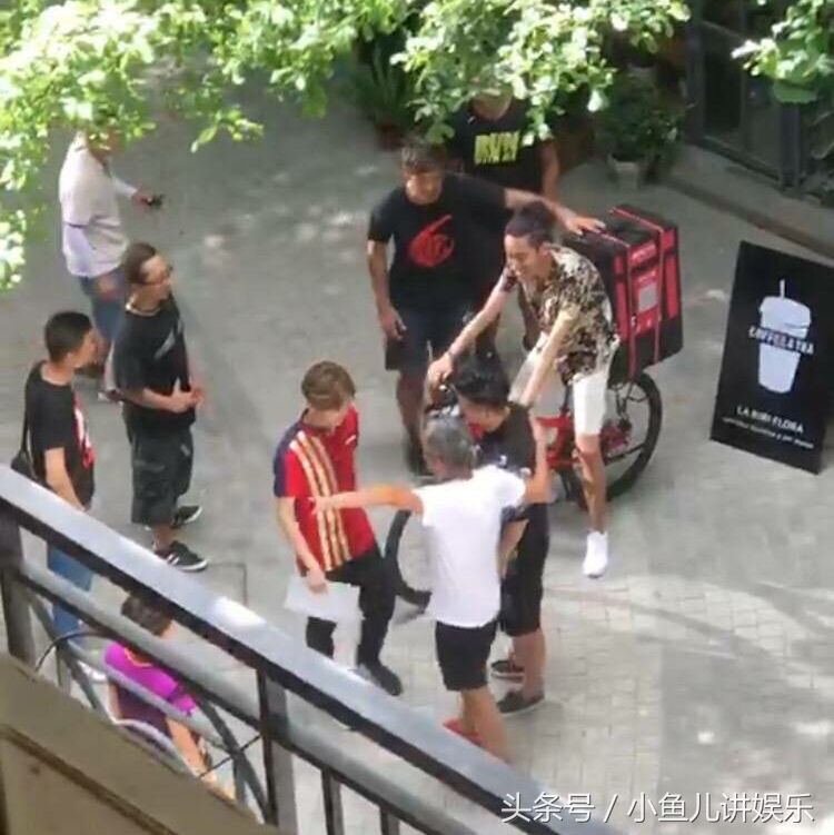 偶遇鹿晗向往的生活,路上偶遇鹿晗来个近距离拍摄