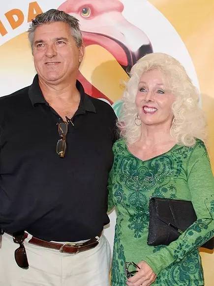 一男子买彩票中2174万,夫妇买彩票三个亿