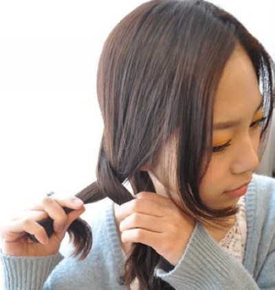 扎头发花苞头教程图解,花苞头的简单扎法蓬松中长发