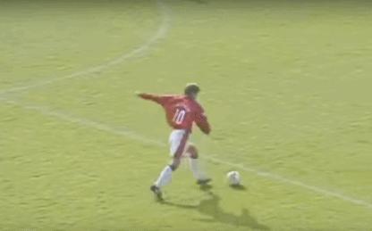 96年贝克汉姆中场吊射,贝克汉姆17岁中场吊射惊艳全英伦