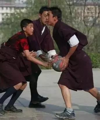 被全国嫌弃的校服,韩国女孩羡慕中国校服