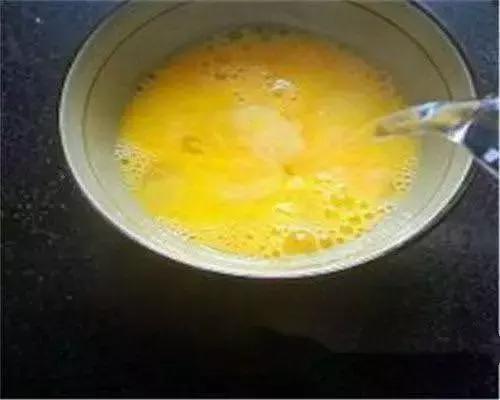 吃了4个生鸡蛋，急诊室里住2周！生吃鸡蛋的风险在哪里？