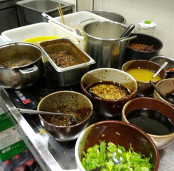 正宗重庆酸辣粉绝密配料配方,正宗四川酸辣粉汤底的做法及配方