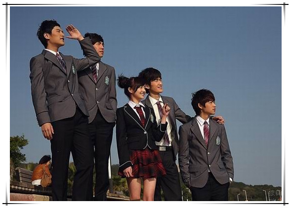 校服大比拼哪个国家的校服更丑,各国校服比拼小视频