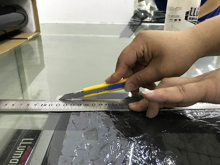 贴膜贵还是喷漆贵,汽车价格昂贵