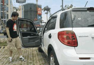 开车后背出汗湿透是什么原因,夏天开车后背湿透怎么解决