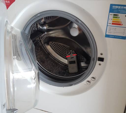 淘宝上卖的万能遥控器,小伙无意间得到了万能遥控器