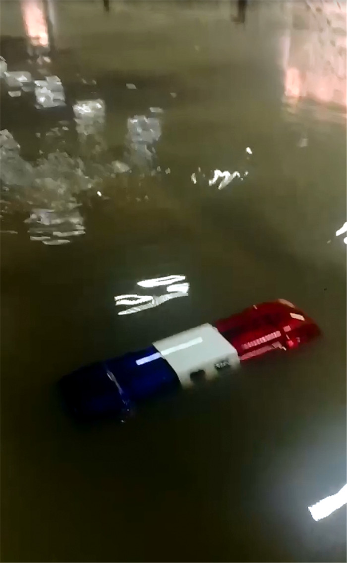 鏆撮洦琚煄韬奖瑙嗛,鏆撮洦琚煄杞﹁締琛屼汉瑙嗛