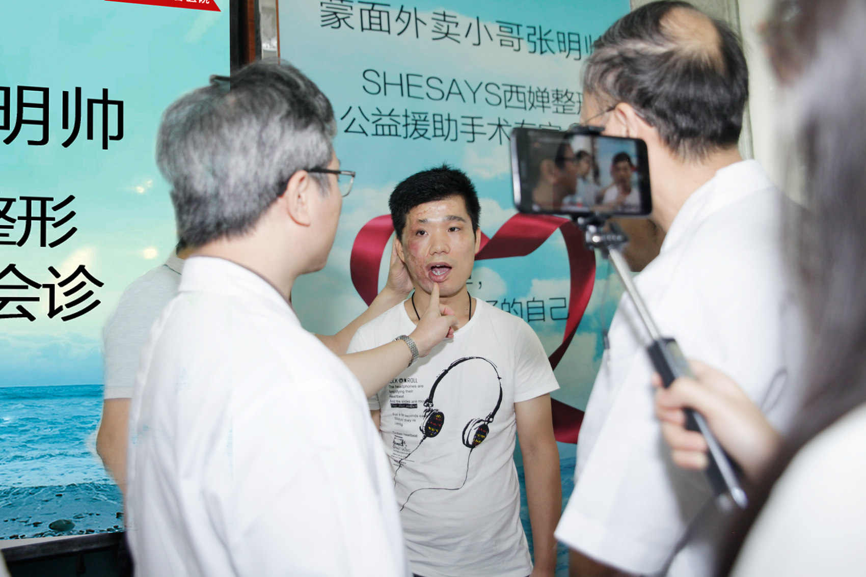 被蒙面外卖小哥的善良感动西婵整形签下20万免费援助协议