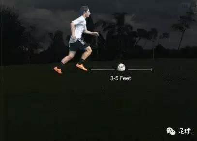 梅西教小学生足球基本功训练,梅西新手入门教学