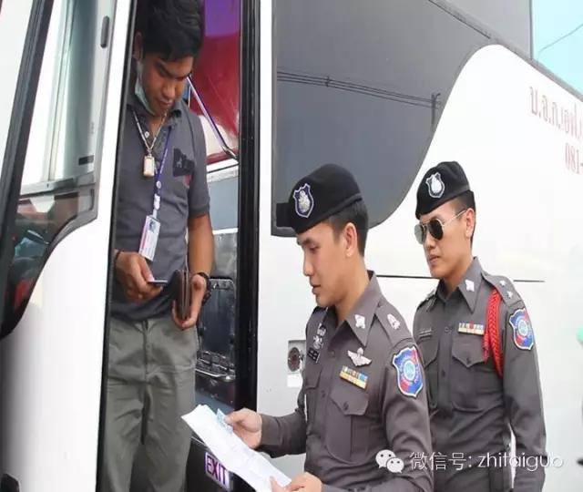 芭提雅警察抓人,泰国芭提雅41个人被抓