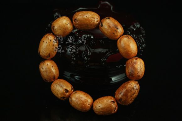 木质佛珠手串图片大全,女生可以戴的木质佛珠手串