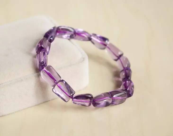 高调的炫耀到最后让你无法收场,手腕是炫耀的资本