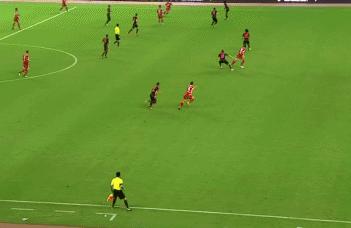 裁判判罚再惹争议,英裁判谈争议判罚