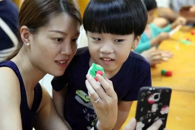 图书馆开展户外亲子绘板画活动,亲子童乐坊活动