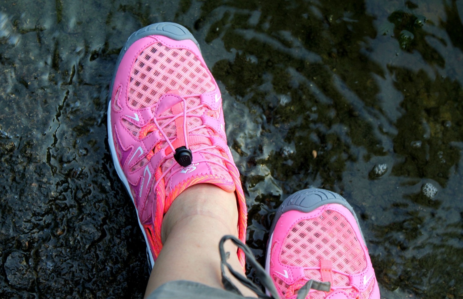 感受一份属于我的清凉——洛弛红Clorts户外溯溪鞋3H027D体验