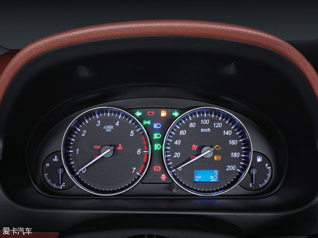 北汽威旺m3价格,北汽威旺m30和五菱宏光尺寸对比