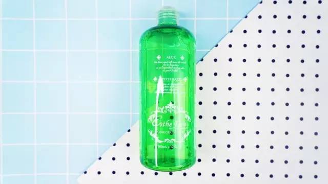 价格700左右的爽肤水,4900元的化妆水