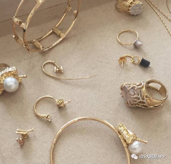 高圆圆同款婚戒一个多重,高圆圆直播带货手戴婚戒状态佳