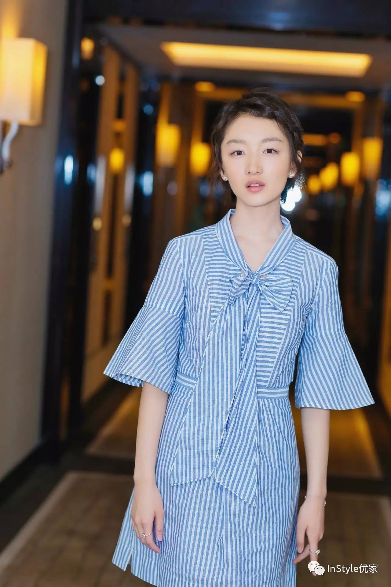 衬衣裙百搭又有高级感,衬衫裙这样穿可以很帅也可以很美