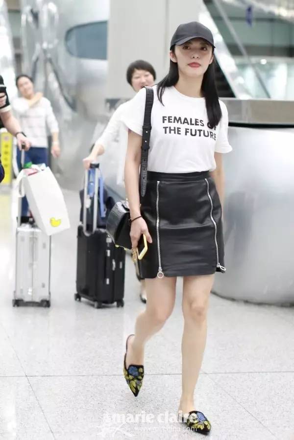 有了大幂幂的基础款女神示范，我把海量白底印花美T穿了个遍