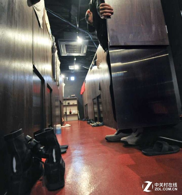 日本网吧有什么特点,日本封闭式网吧