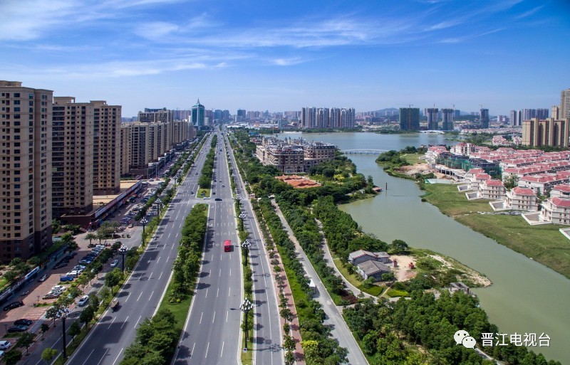 家在岁月变迁中的变化,家乡在不经意间变得越来越美