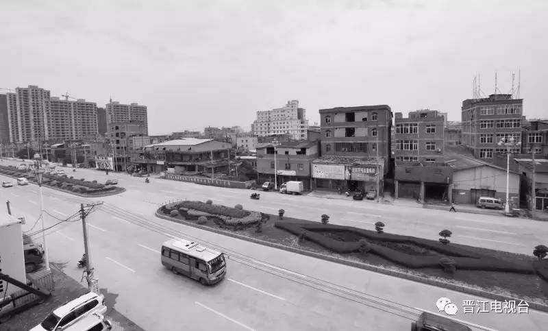 家在岁月变迁中的变化,家乡在不经意间变得越来越美