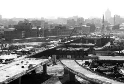 家在岁月变迁中的变化,家乡在不经意间变得越来越美