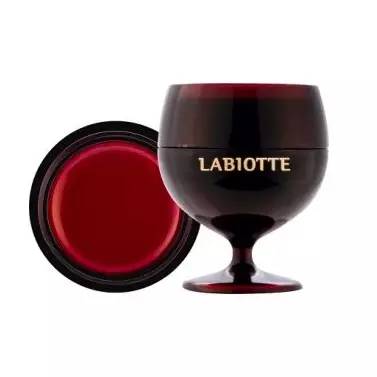 被泼了一身红酒 (地面泼到红酒饮料怎么办)