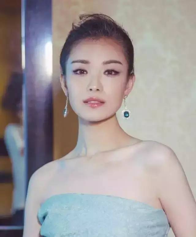 景甜赵丽颖的“炸毛丸子头”，让你减龄变少女！